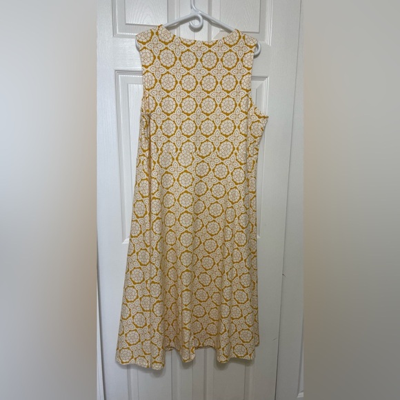 NWOT Croft & Barrow Gold and White Sleeveless A-line Midi Dress - Picture 2 of 6